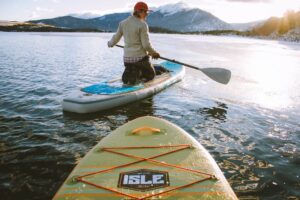 Read more about the article Beginners Guide to Standup Paddle Boarding
