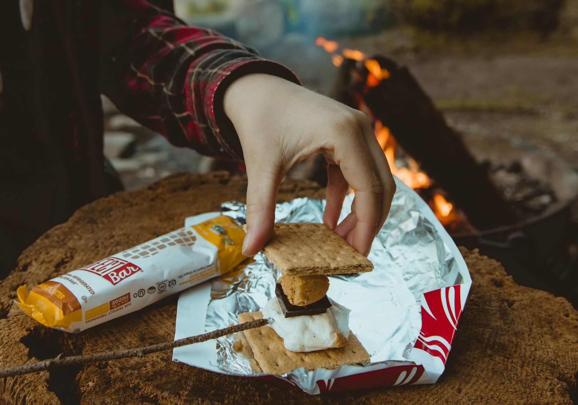 You are currently viewing 6 Camping Food Ideas That Require No Cooking: Tasty and Easy ideas for the Outdoors